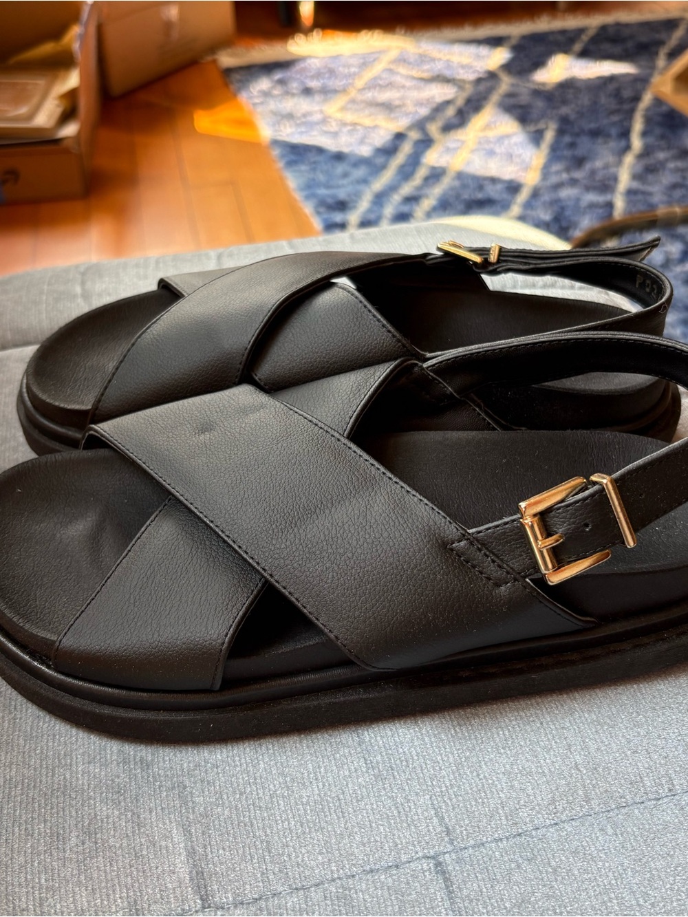 ALOHAS Black Crisscross Buckle Slide Sandals